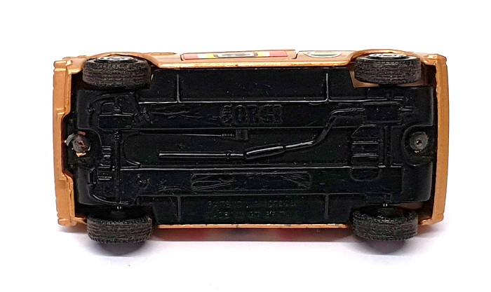 Corgi Appx 10cm Long Diecast 15425K - VW Volkswagen Polo Race Car #4 - Gold Corgi Appx 10cm Long Diecast 15425K - VW Volkswagen Polo Race Car #4 - Gold