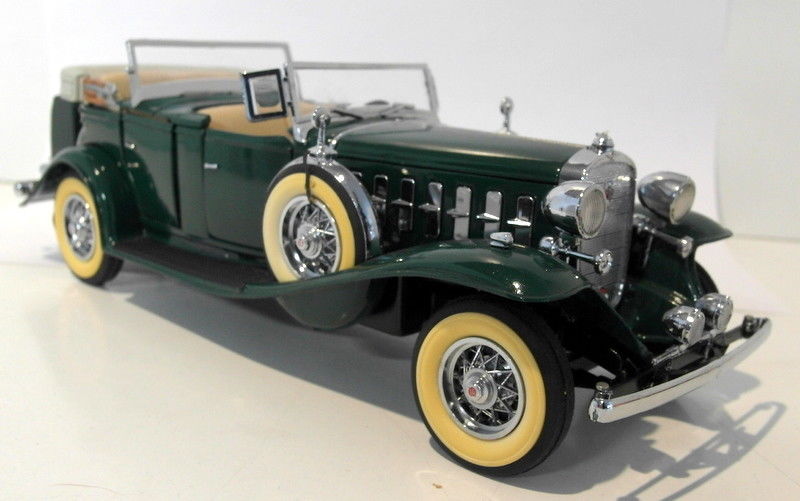 Danbury Mint 1/24 Scale Diecast - 33 1932 Cadillac V-16 Sport Phaeton Green