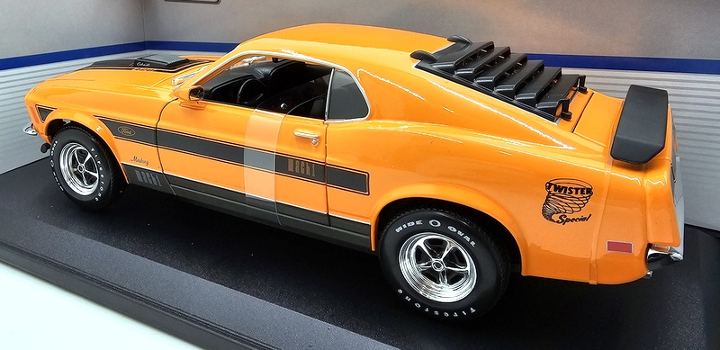 Maisto 1/18 Scale Diecast 31453 - 1970 Ford Mustang Mach 1 - Orange