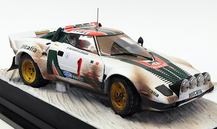 Kyosho 1/18 Scale Model Car 08139A - Lancia Stratos HF Altalia Diorama