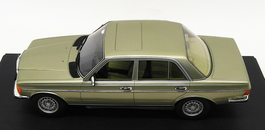 Cult 1/18 Scale CML072-1 - Mercedes Benz 280E W123 - Metallic Green