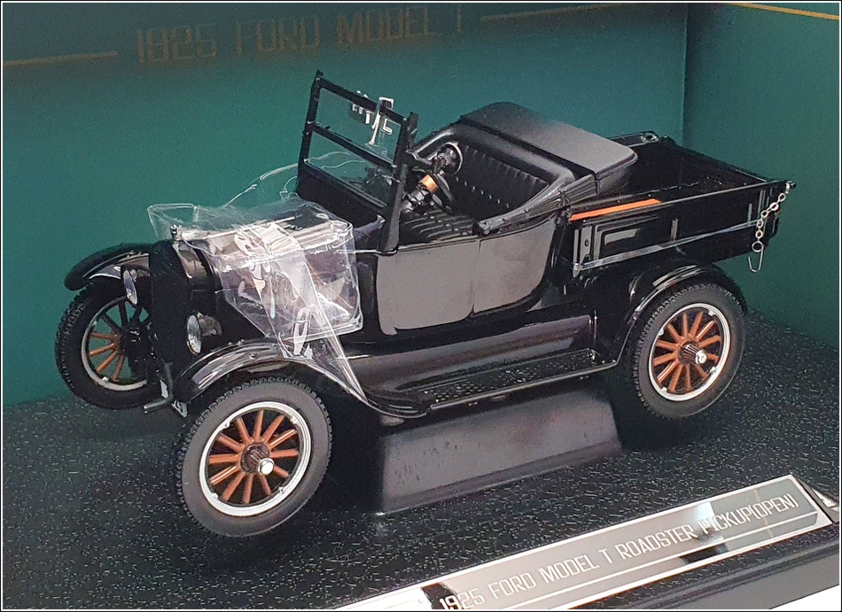 Sun Star 1/24 Scale 1862 - 1925 Ford Model T Roadster Pickup (Open