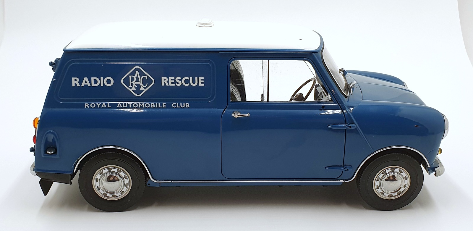 Sun Star 1/12 Scale Diecast 5317 - 1960 RAC Austin Minivan - Blue