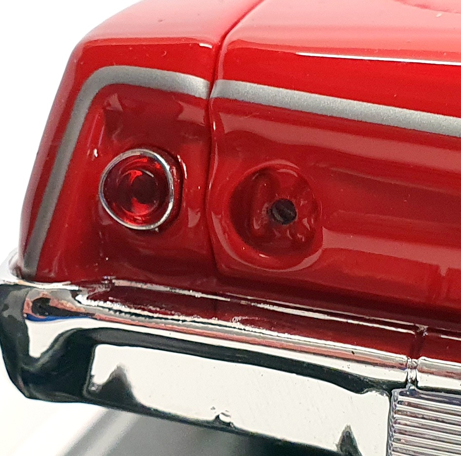 Maisto 1/18 Scale Diecast 31641 - 1962 Chevrolet Bel Air - Red