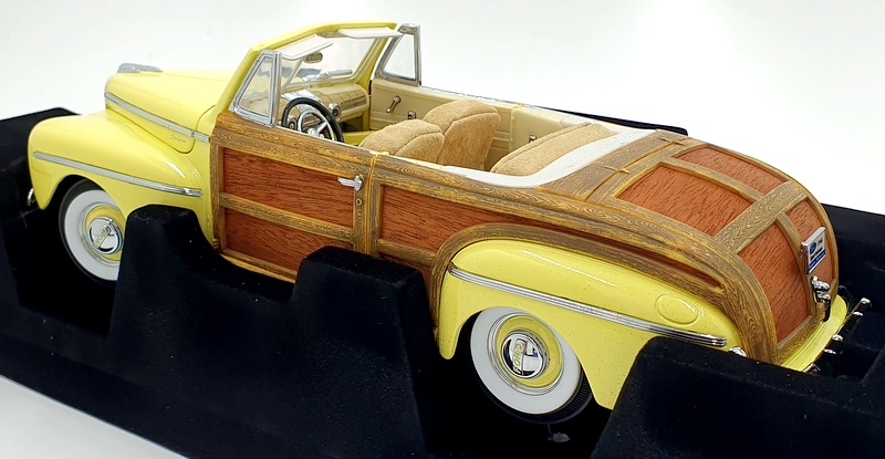 Road Signature 1/18 Scale Diecast 20048 - 1946 Ford Sportsman - Yellow