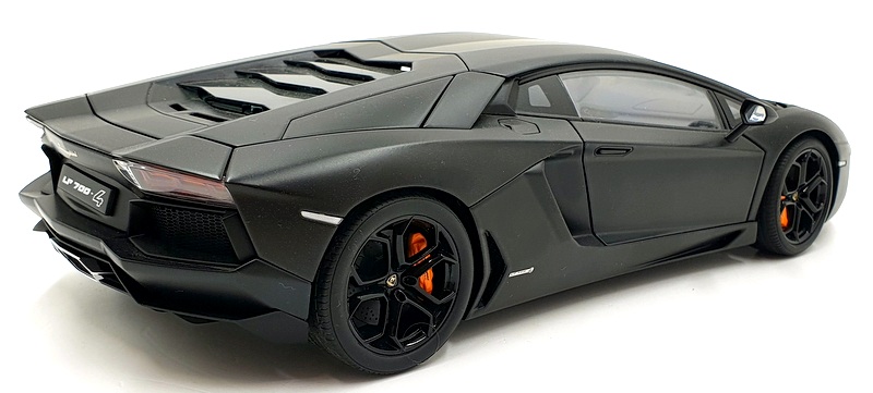 Autoart 1/18 Scale Diecast 74661 - Lamborghini Aventador