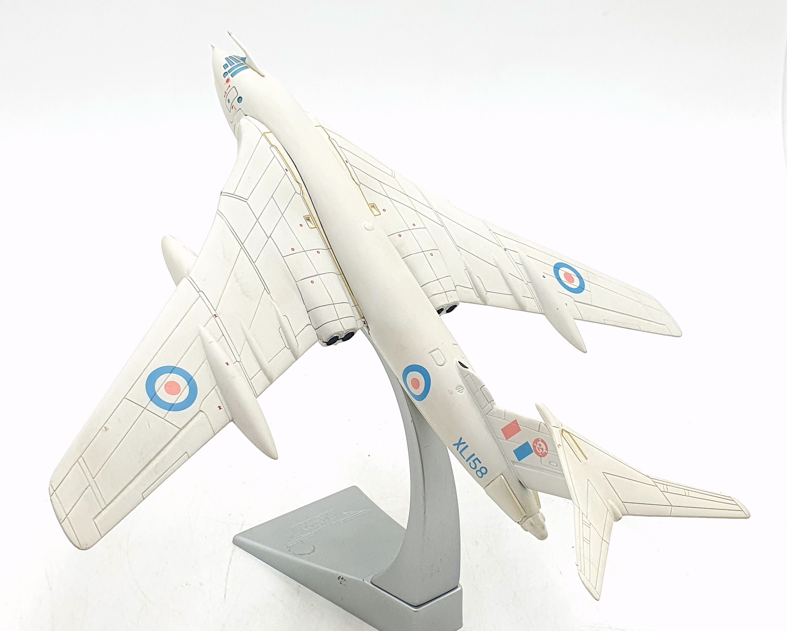 Corgi 1/144 Scale 48702 - HP Victor MK2 RAF All White Anti Flash Finish Corgi 1/144 Scale 48702 - HP Victor MK2 RAF All White Anti Flash Finish