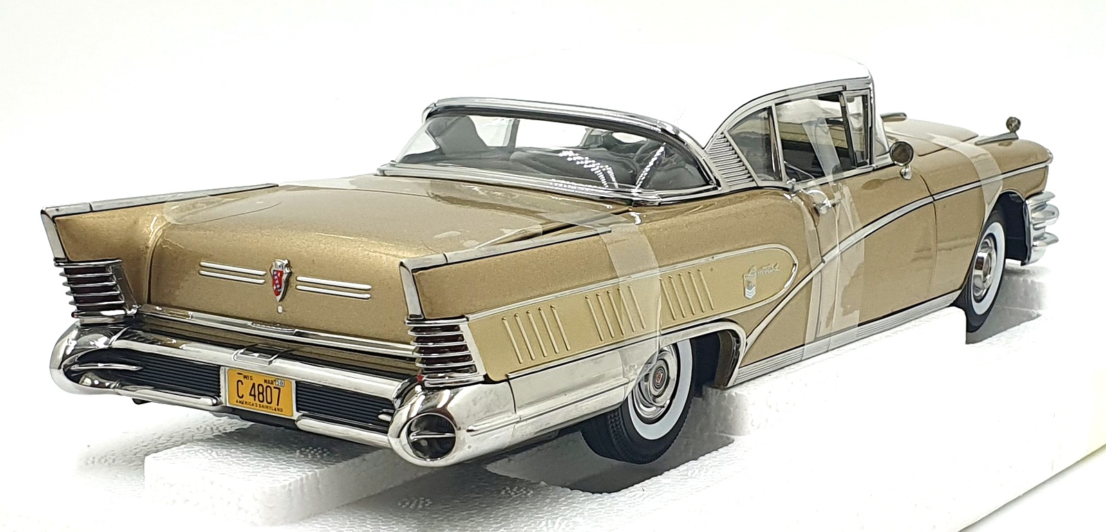 Sun Star 1/18 Diecast 4807 - 1958 Buick Limited Riviera Coupe