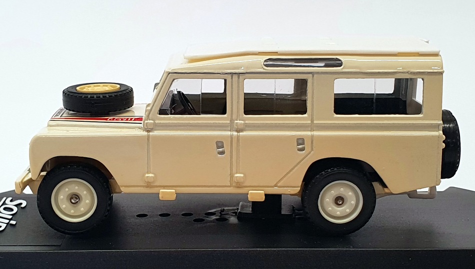 Solido 1/43 Scale Model Car 1914 - 1979 Land Rover Rally - Cream