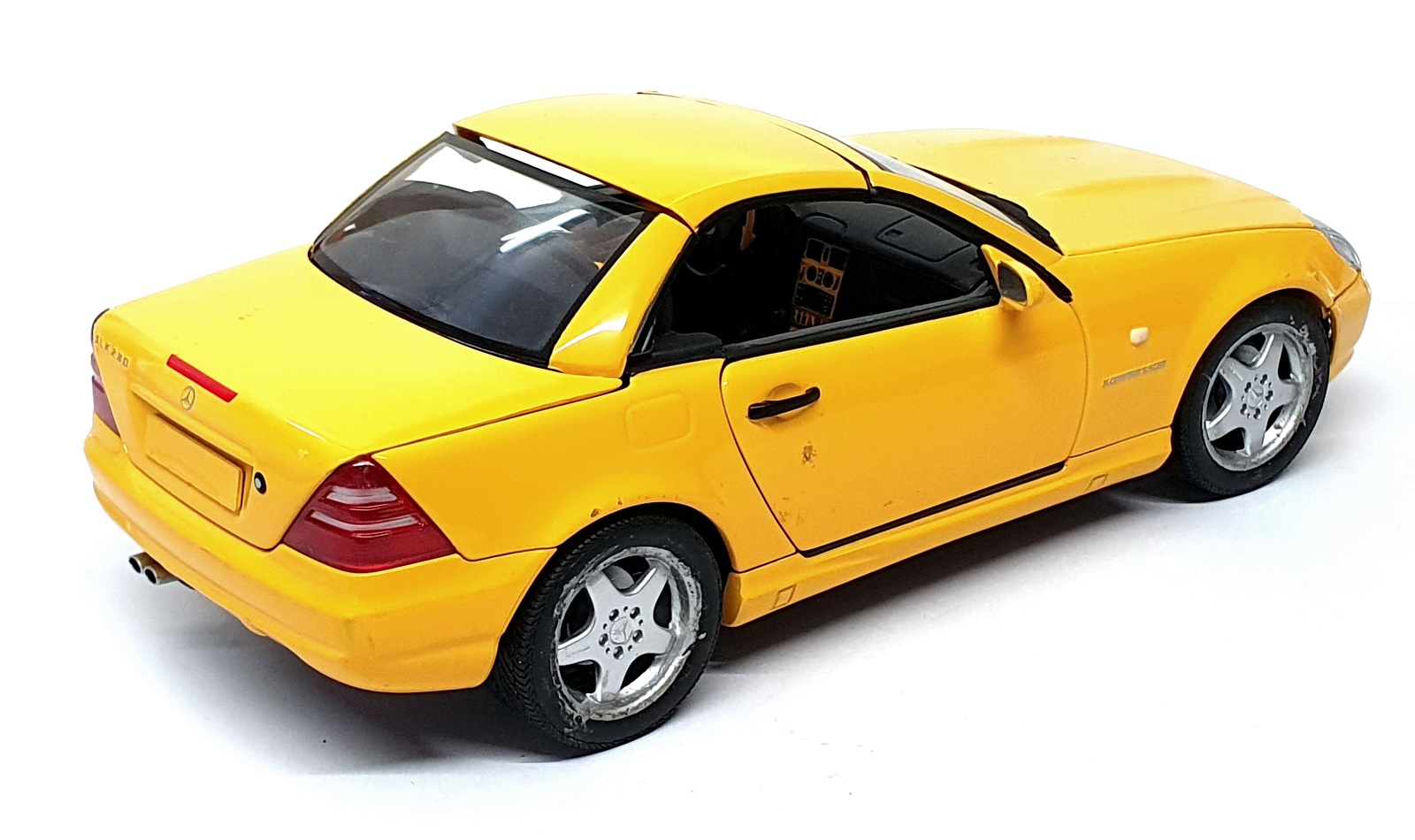 UT Models 1/18 Scale Diecast 26152 - Mercedes Benz SLK AMG