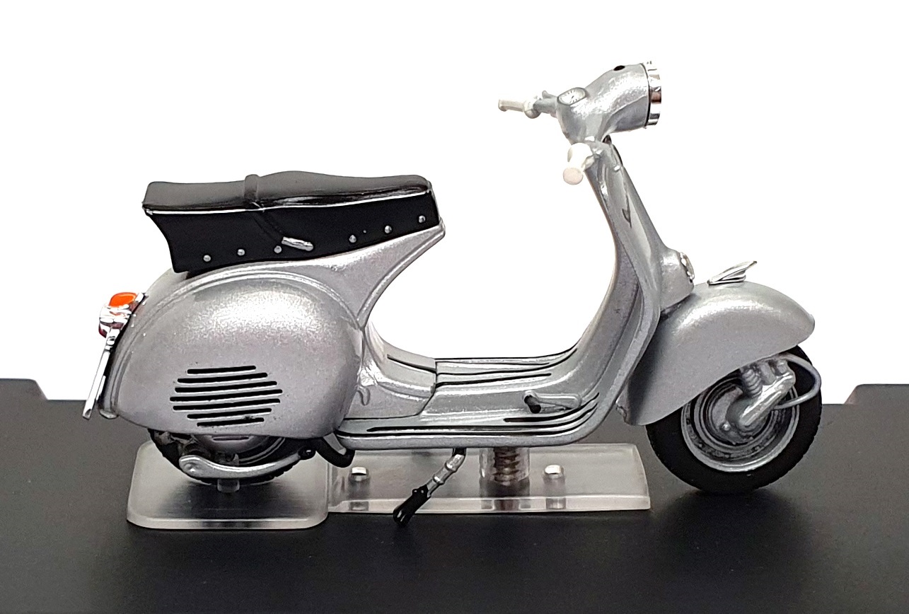 Altaya 1/24 Scale V1958S - 1958 Vespa 150GS Motorbike - Silver