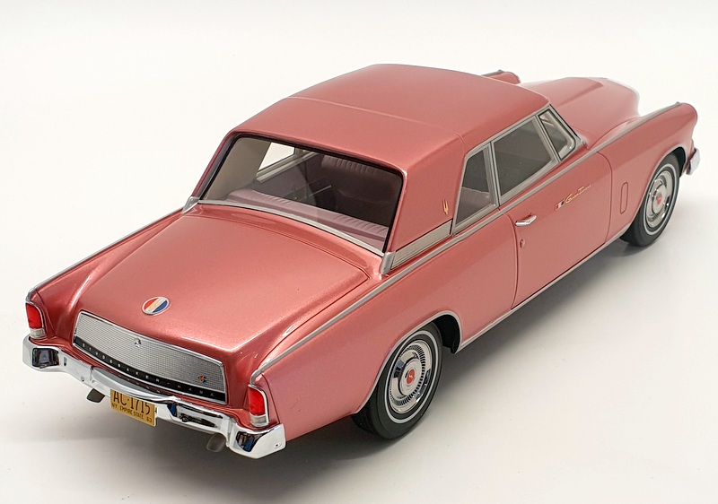 BOS Models 1/18 BOS288 - Studebaker - 1963 Gran Tourismo Hawk - Pink