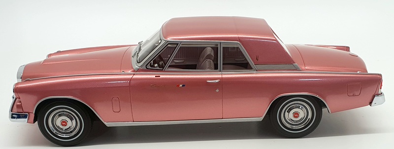 BOS Models 1/18 BOS288 - Studebaker - 1963 Gran Tourismo Hawk - Pink