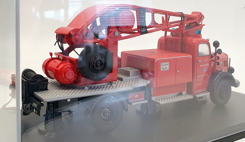 Schuco 1/43 Scale Model Truck 03101 - Mercedes Benz  L6600 - Red