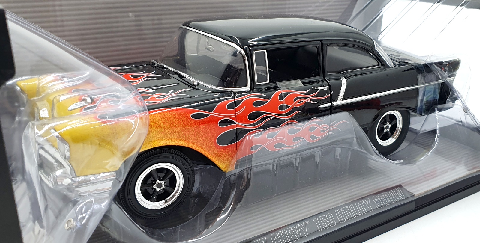 Highway 61 1/18 Scale 50422 - 1957 Chevy 150 Utility Sedan - Black