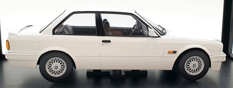 KK Scale 1/18 Scale Diecast KKDC180882 - BMW 320iS Italo M3 1989 - White KK Scale 1/18 Scale Diecast KKDC180882 - BMW 320iS Italo M3 1989 - White