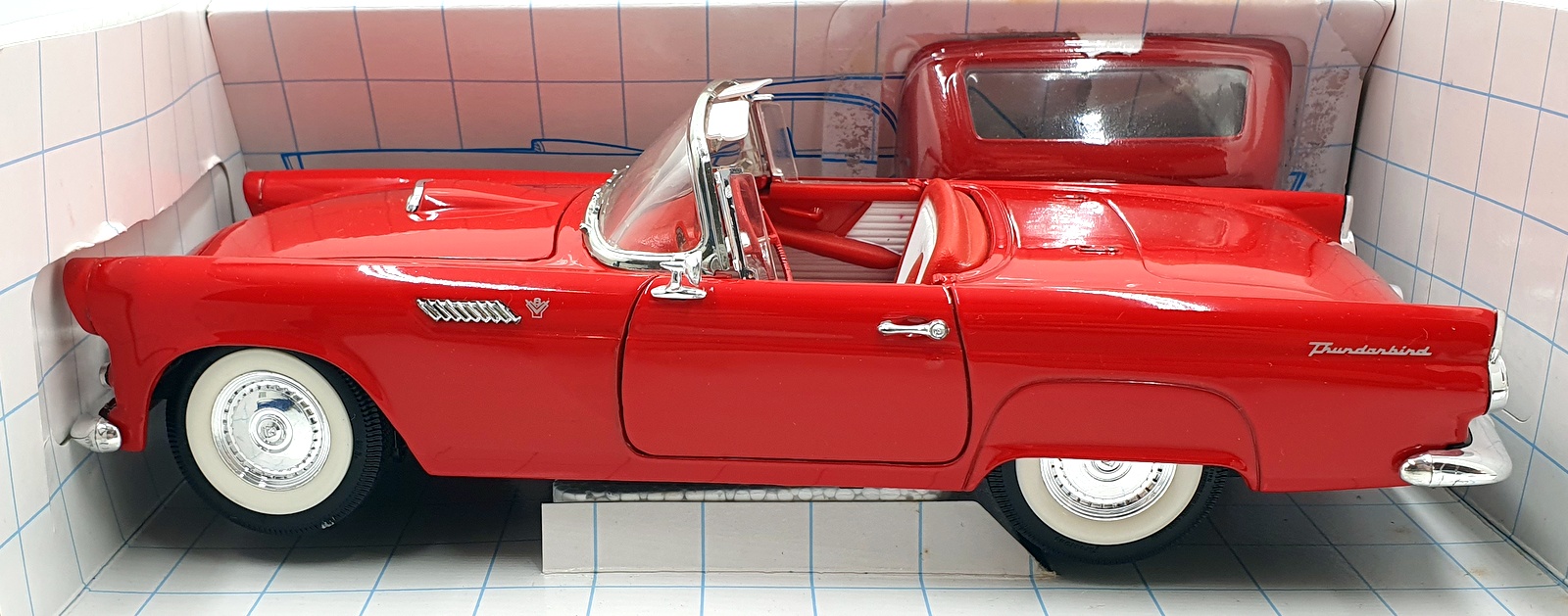 Revell 1/18 Scale Diecast 8650 - 1955 Ford thunderbird - Red