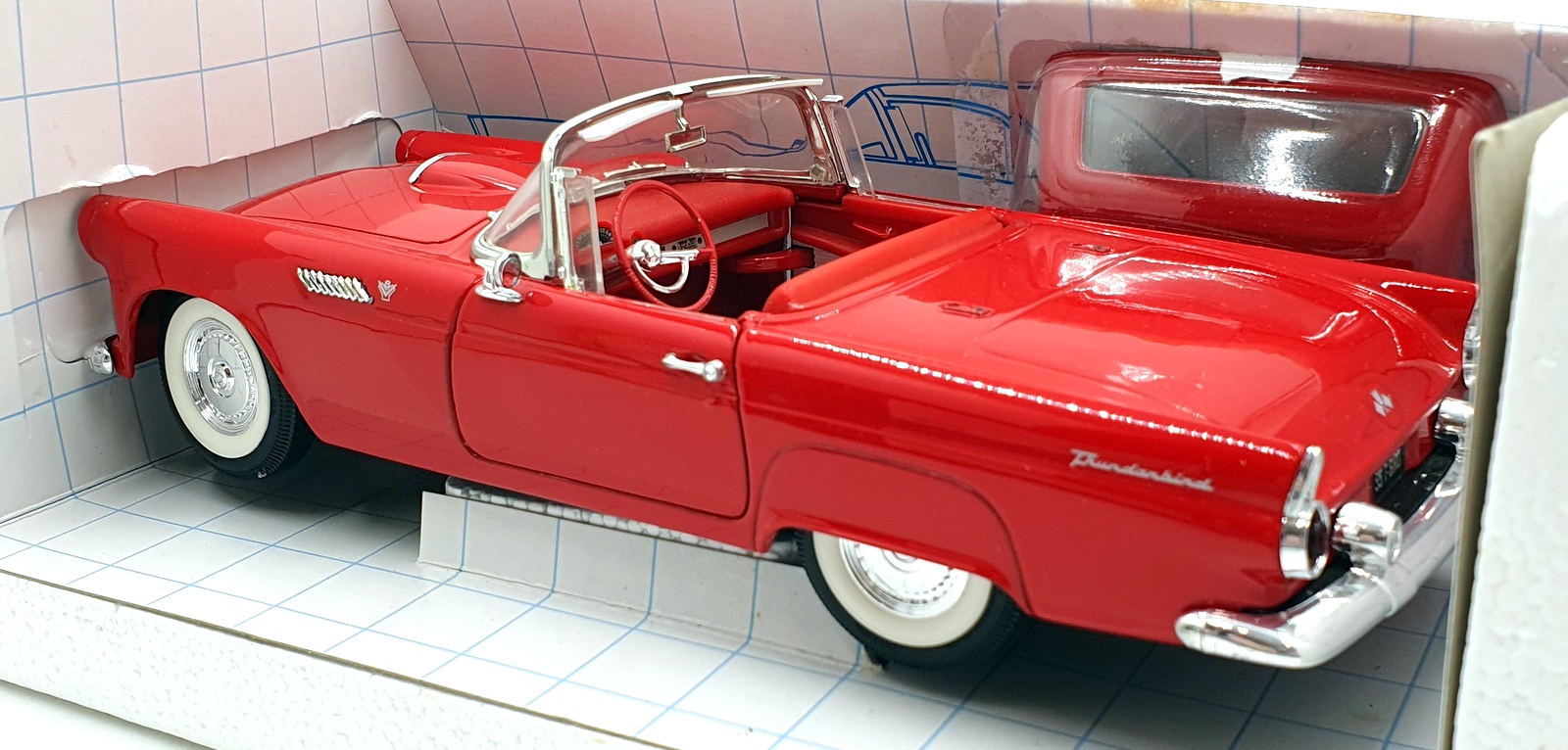 Revell 1/18 Scale Diecast 8650 - 1955 Ford thunderbird - Red