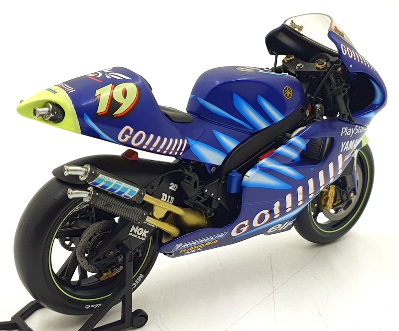 Minichamps 1/12 Scale 122 026319 - Yamaha YZR 500 Gauloises Jacque 2002