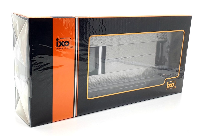 Ixo 1/18 Scale TRL005-18 - Single Car Trailer - Silver