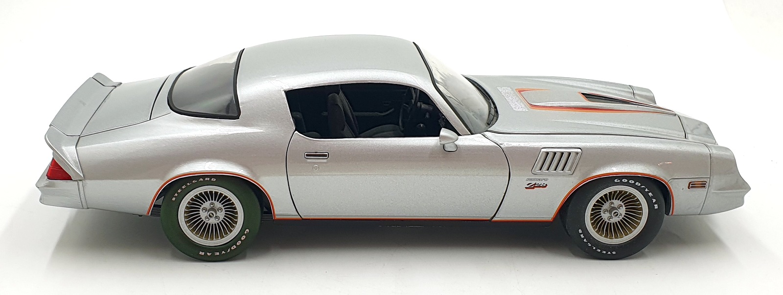 Greenlight 1/18 Scale Diecast 12900 - 1979 Chevrolet Camaro Z28 - Silver