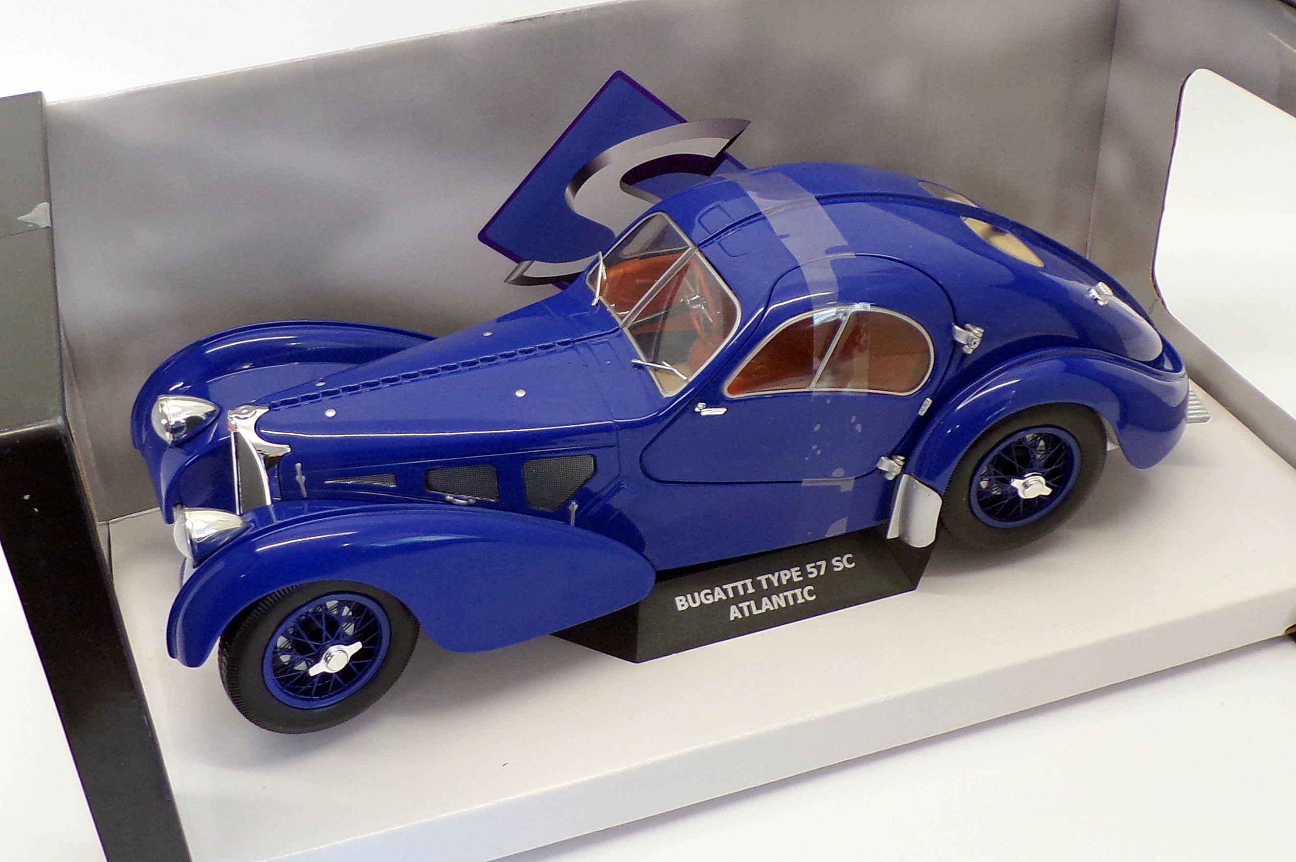  Solido  1 18 Scale Model  Car  S1802103 Bugatti Type 57 SC 