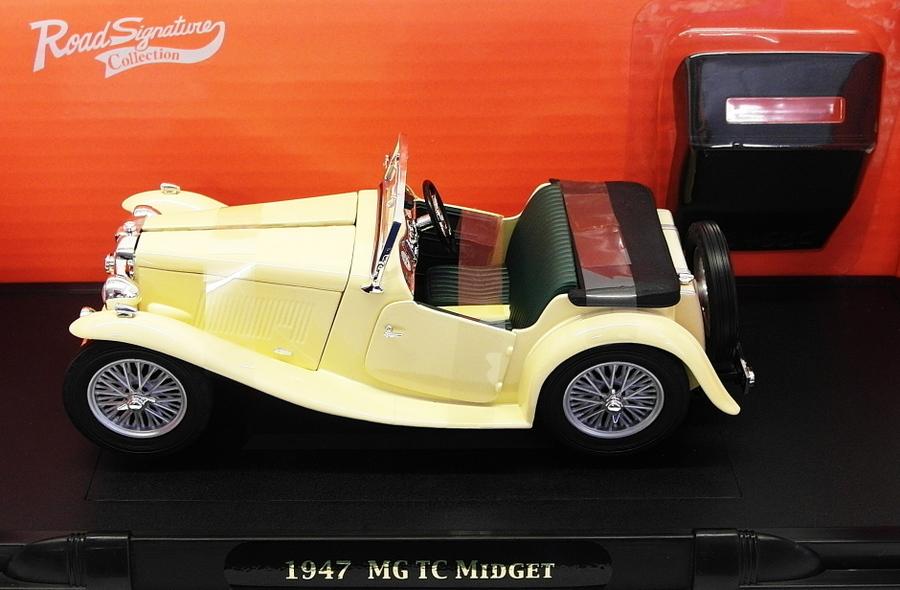 Road Signature 1/18 Scale Model Car 92468 - 1947 MG TC Midget - Cream Road Signature 1/18 Scale Model Car 92468 - 1947 MG TC Midget - Cream