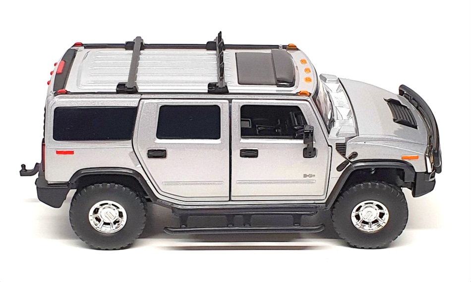 Tayumo 1/32 Scale Diecast 32160011 - Hummer H2 - Silver Tayumo 1/32 Scale Diecast 32160011 - Hummer H2 - Silver