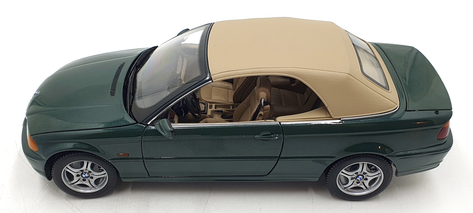 Kyosho 1/18 Scale 80 43 0 009 757 - BMW 3 Series Convertible - Green