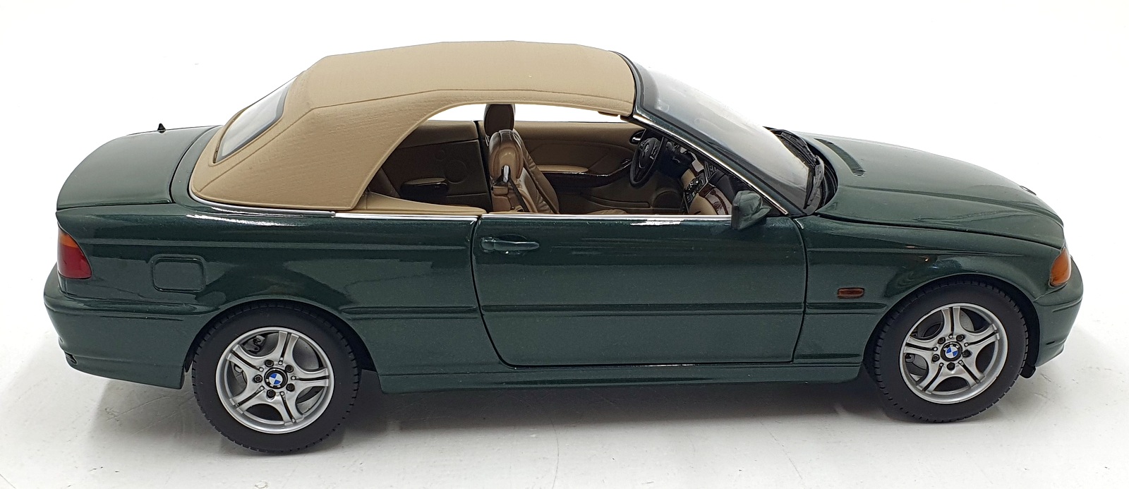 Kyosho 1/18 Scale 80 43 0 009 757 - BMW 3 Series Convertible - Green