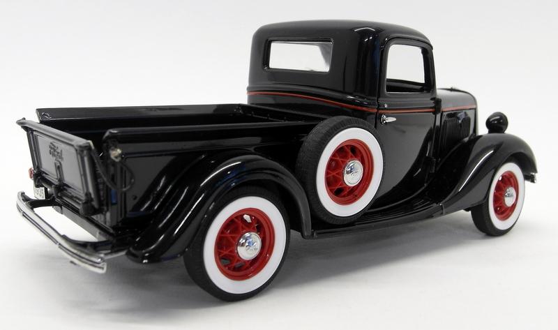 Danbury mint 1/24 Scale Diecast 828-001 - 1935 Ford Pickup - Black