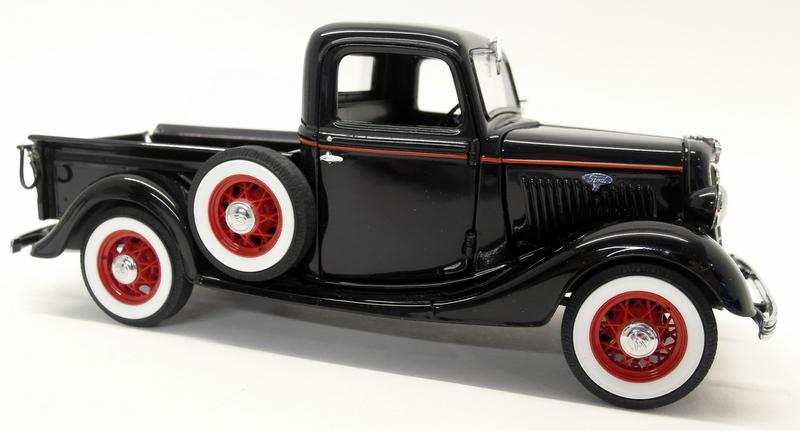 Danbury mint 1/24 Scale Diecast 828-001 - 1935 Ford Pickup - Black
