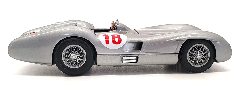Franklin Mint 1/24 Scale B11SD64 - Mercedes Benz W196R Racer - #18 Silver