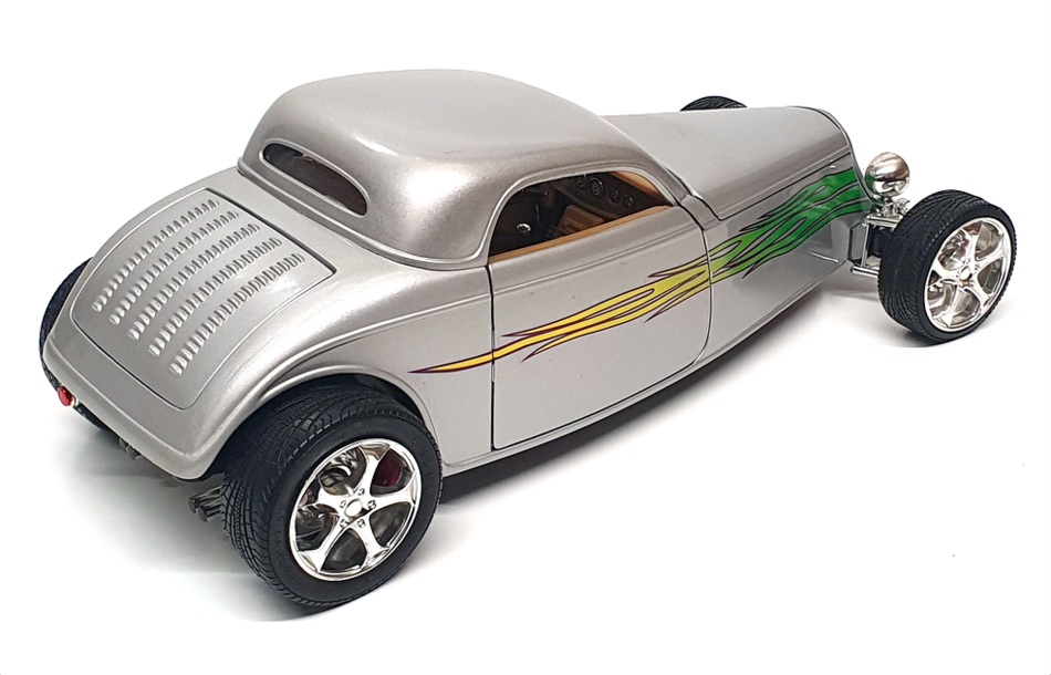 Road Signature 1/18 Scale Diecast 8823F - 1933 Ford Coupe