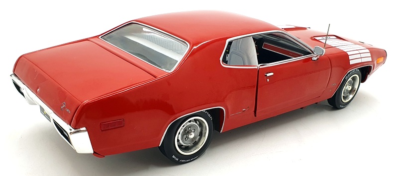 Auto World 1/18 Scale AMM1299/06 - 1972 Plymouth Road Runner GTX - Red