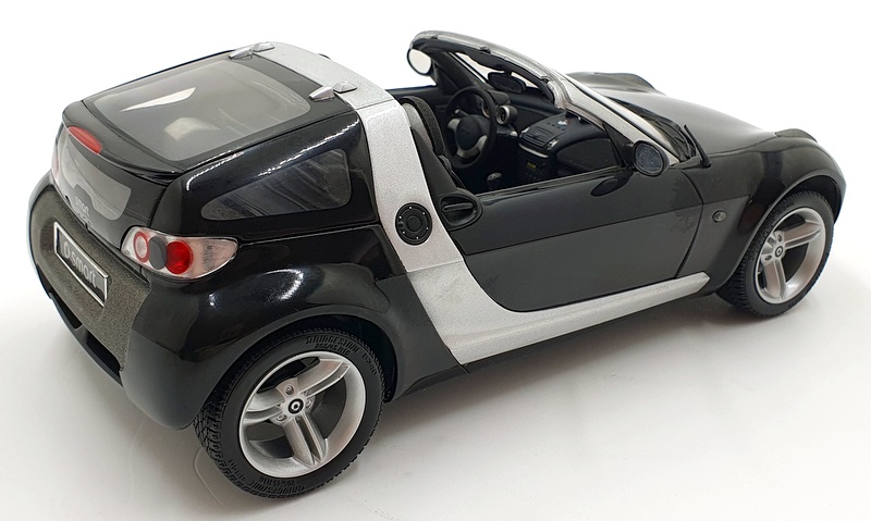 Kyosho 1/18 Scale Diecast DC16723M - Smart Roadster - Black/Silver
