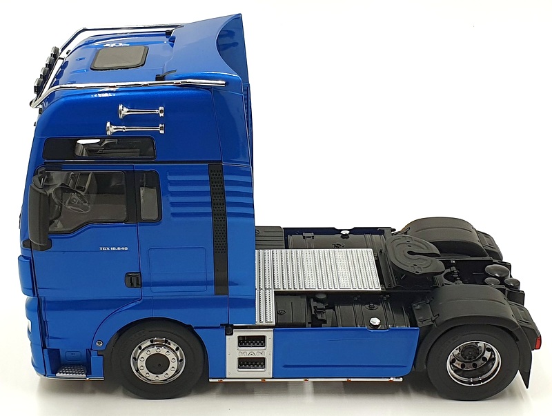 Premium ClassiXXS 1/18 Scale Model Truck PCL30200 - 2018 MAN TGX XXL  - Blue