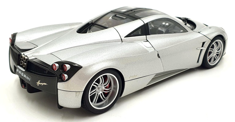 Autoart 1/18 Scale Diecast 78266 - Pagani Huayra - Silver