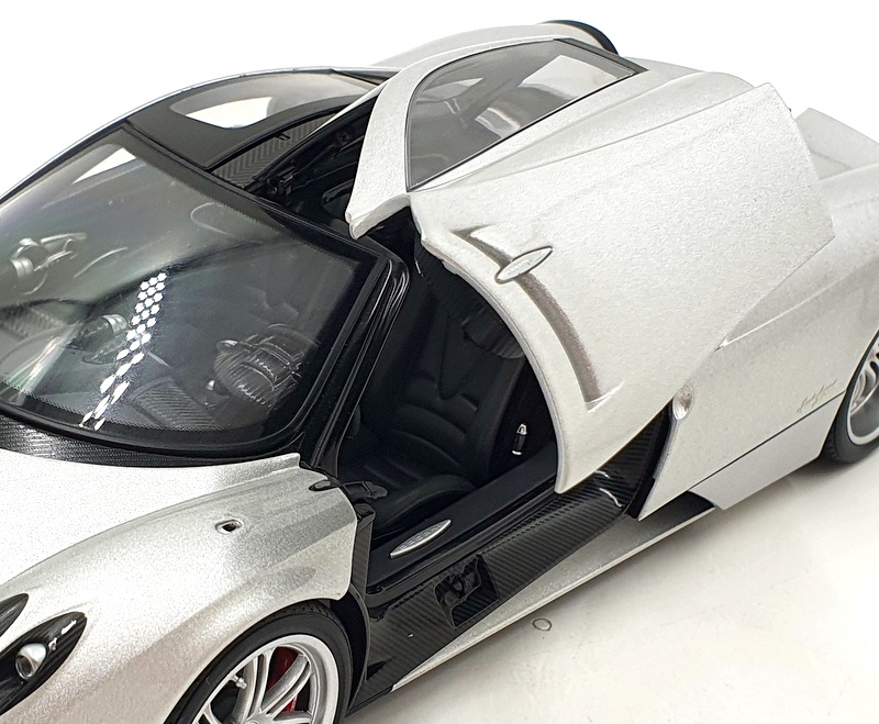 Autoart 1/18 Scale Diecast 78266 - Pagani Huayra - Silver