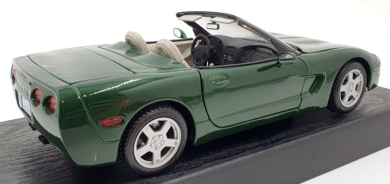 Maisto 1/18 Scale 31846 - 1998 Chevrolet Corvette Convertible - Green