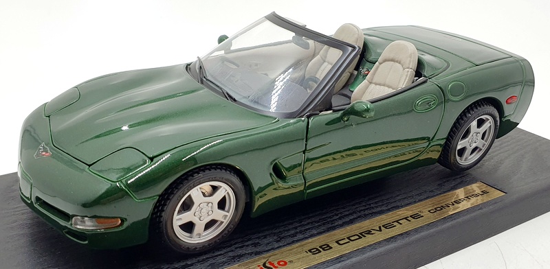 Maisto 1/18 Scale 31846 - 1998 Chevrolet Corvette Convertible - Green