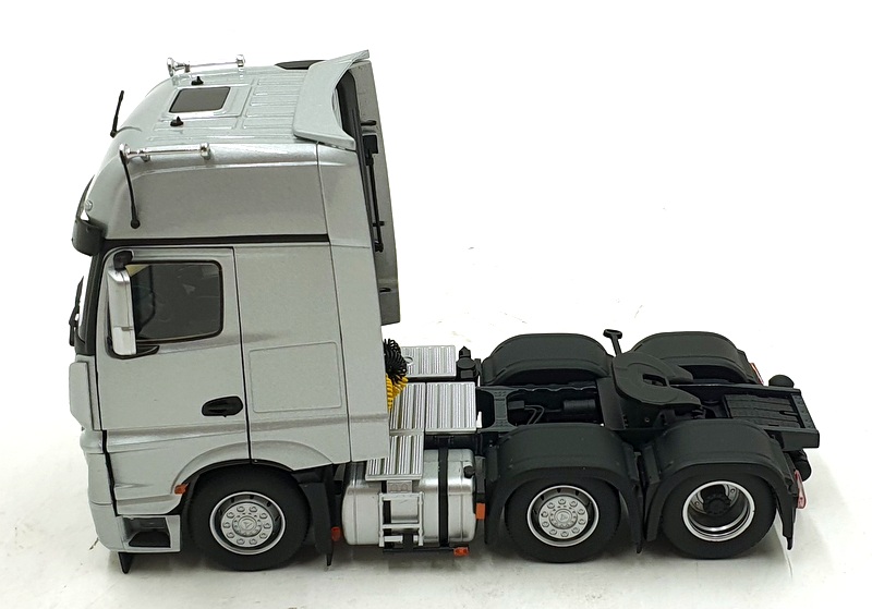 Marge Models 1/32 Scale 1912-03 Mercedes Benz Actros Gigaspace 6x2 Truck Silver