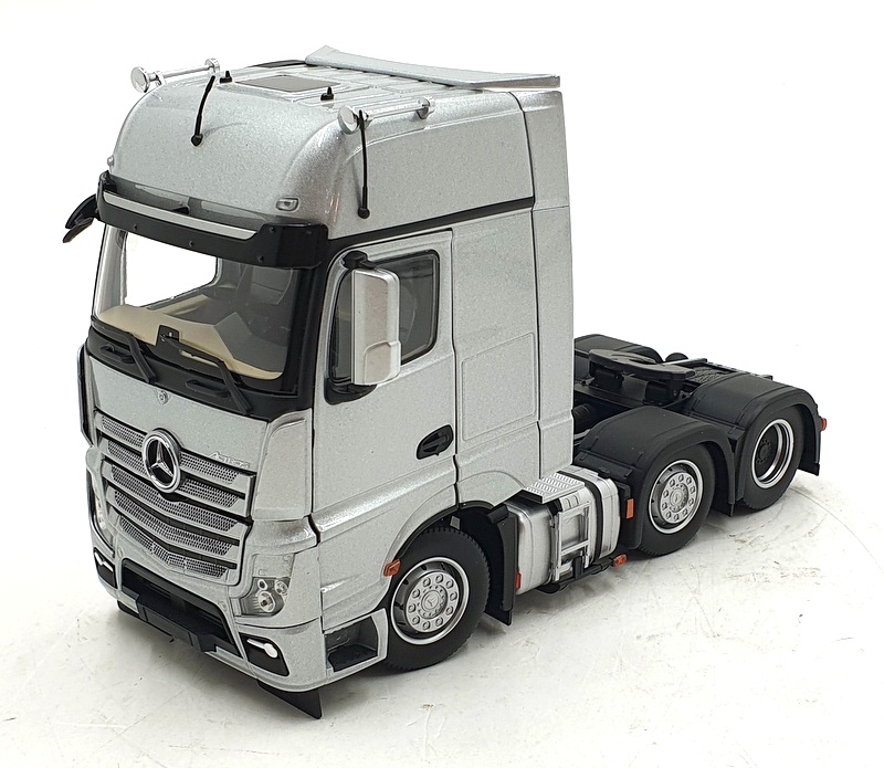 Marge Models 1/32 Scale 1912-03 Mercedes Benz Actros Gigaspace 6x2 Truck Silver