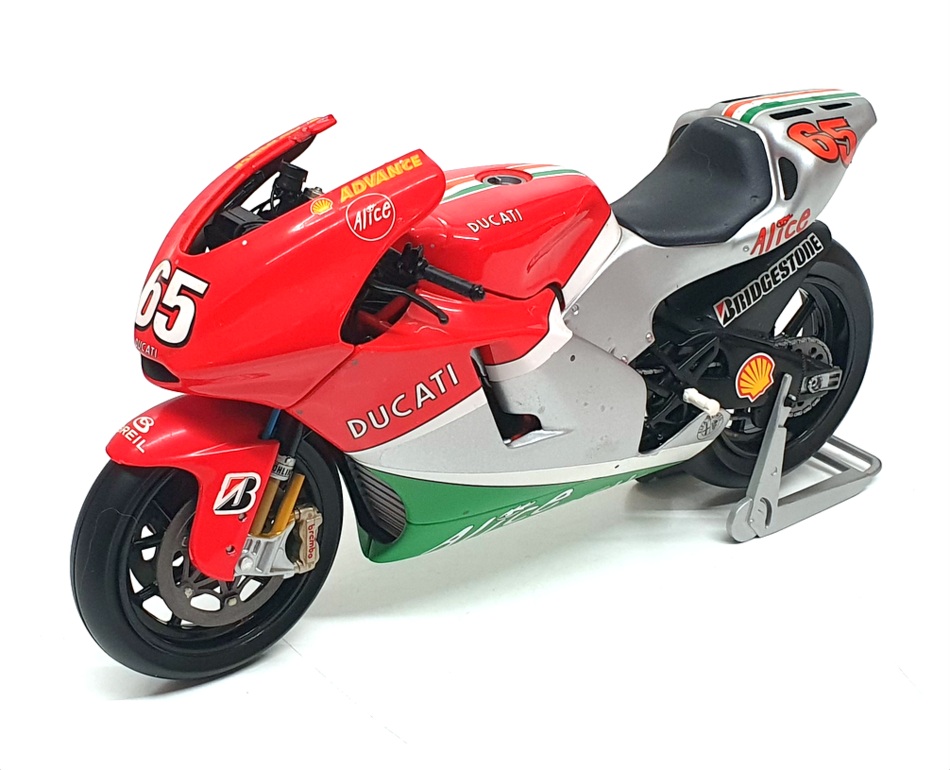 Minichamps 1/12 Scale 122 060065 - Ducati Desmosedici L. Capirossi MotoGP 2006