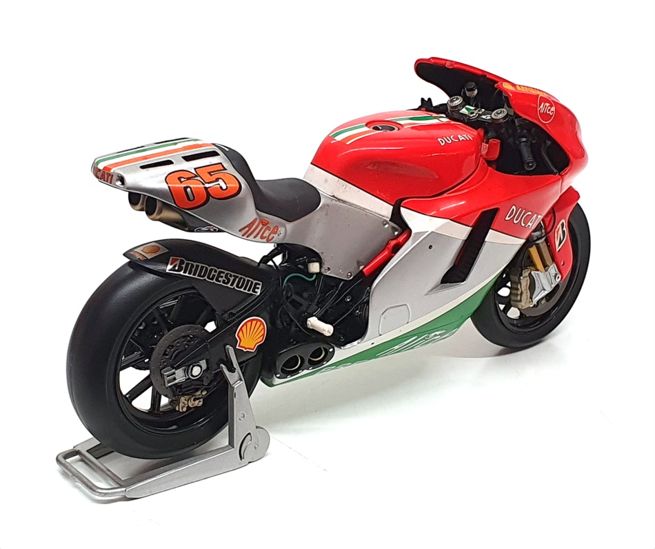 Minichamps 1/12 Scale 122 060065 - Ducati Desmosedici L. Capirossi MotoGP 2006