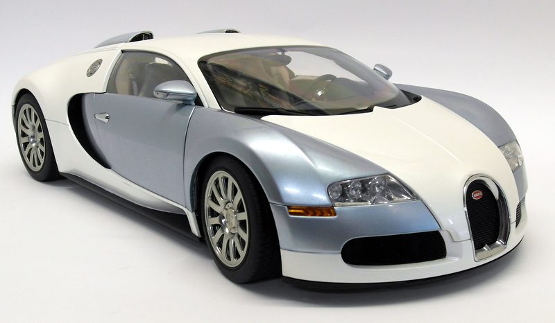 Autoart 1/12 Scale 12533 Bugatti EB 16.4 Veyron Production Car Pearl Ice Blue