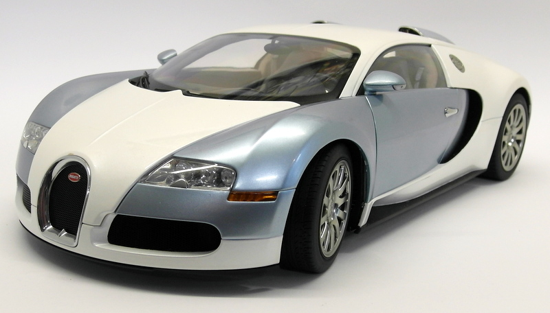 Autoart 1/12 Scale 12533 Bugatti EB 16.4 Veyron Production Car Pearl Ice Blue