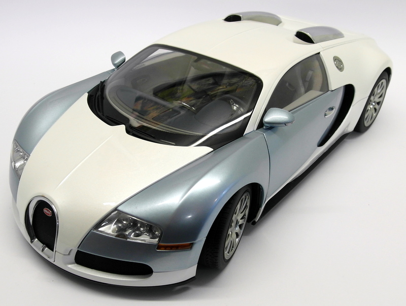 Autoart 1/12 Scale 12533 Bugatti EB 16.4 Veyron Production Car Pearl Ice Blue