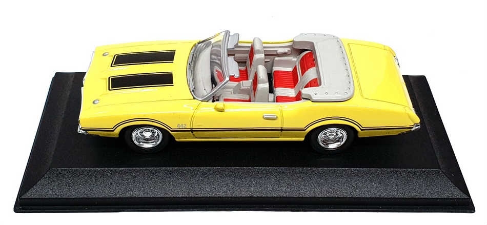NewRay 1/43 Scale Diecast 48756 - 1970 Oldsmobile 4-4-2 - Yellow