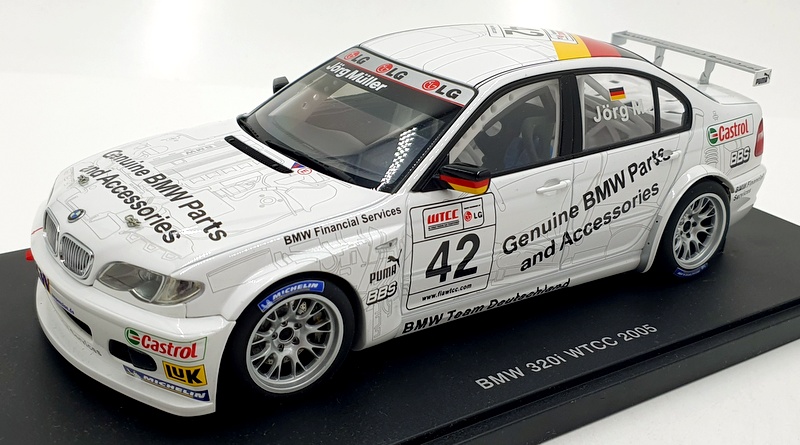 Autoart 1/18 Scale Diecast 80542 - BMW 320i WTCC 2005 #42 J.Muller